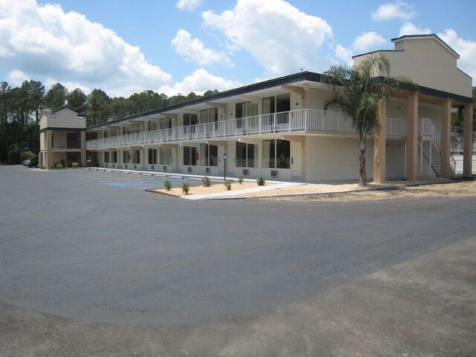 Exterior & Views 2, Travelodge by Wyndham Kingsland GA, Camden