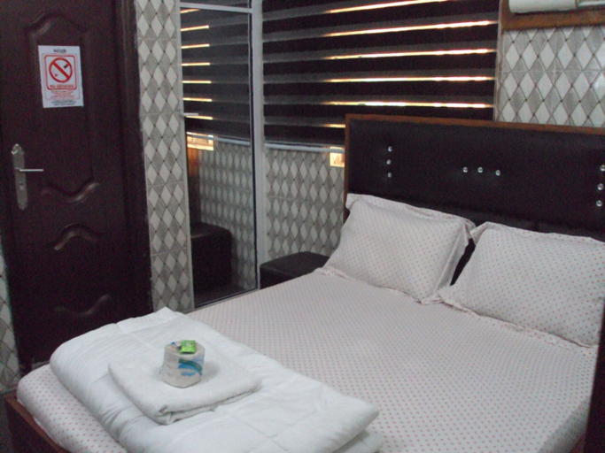 Bedroom 2, Elite Poolbar & Lodge, Obio/Akp