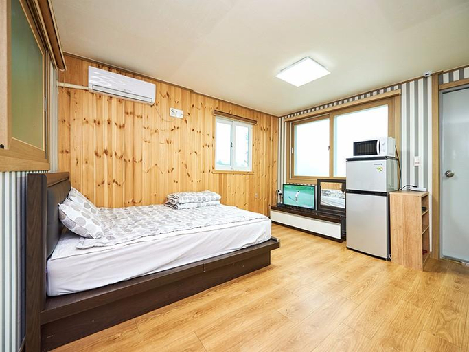 Bedroom 4, Yeosu Dolsan Healing Pension, Yeosu