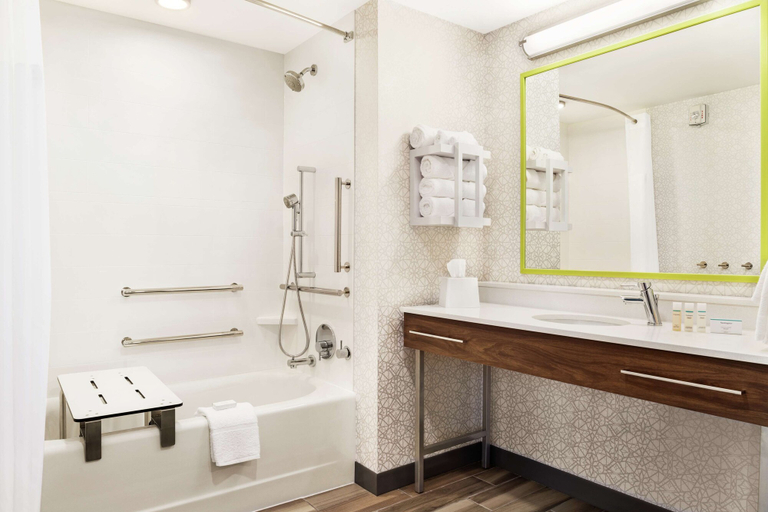 Bathroom 4, Hampton Inn & Suites Miami Kendall, Miami-Dade