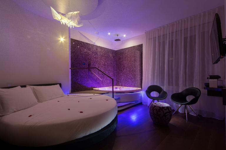 Bedroom 2, SUITE SISTINA FOR BRAVE LOVERS, Rome