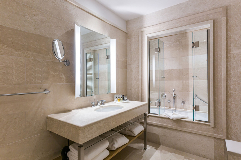 Bathroom 5, Grand Hotel Savoia Cortina d'Ampezzo, A Radisson Collection Hotel, Belluno
