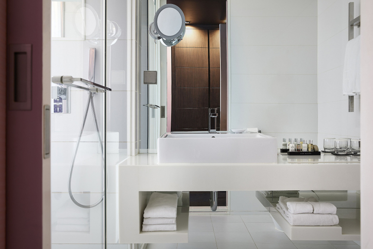 Bathroom 5, THE PLAZA Seoul, Autograph Collection, Jung