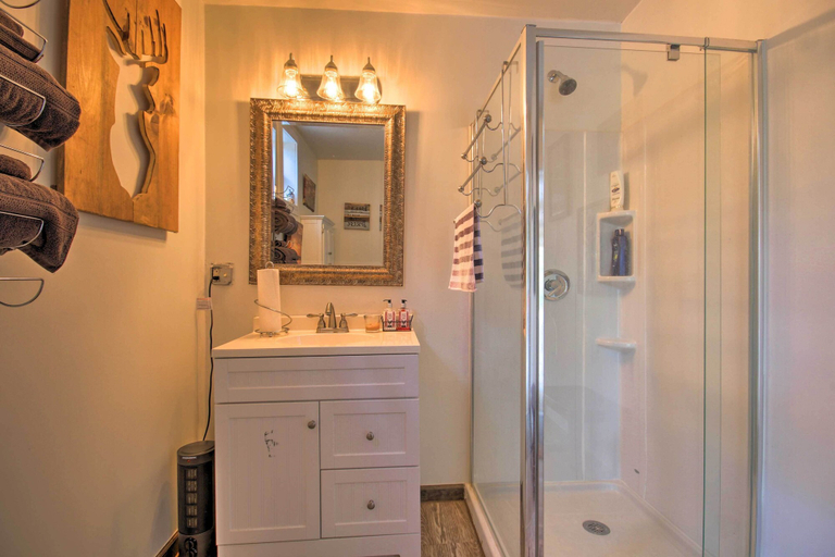 Bathroom 4, Pool & Fire Pit! 'Outlaw Gameroom' in St Matthews, Calhoun