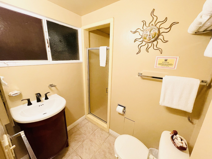 Bathroom 5, A Place in the Sun Inc, Riverside