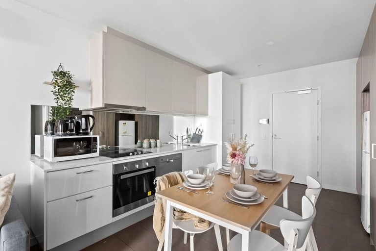 Others 5, A 2BR Apt with City Views Next to Southern Cross, Melbourne