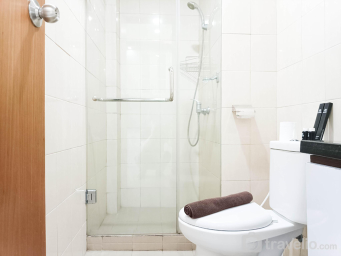 Bathroom, Best Choice Studio Vida View Makassar By Travelio, Makassar