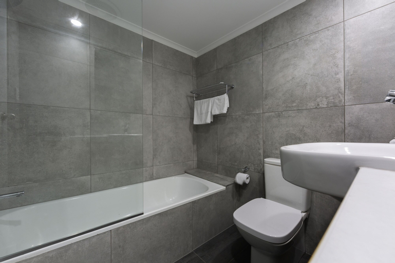 Bathroom 22