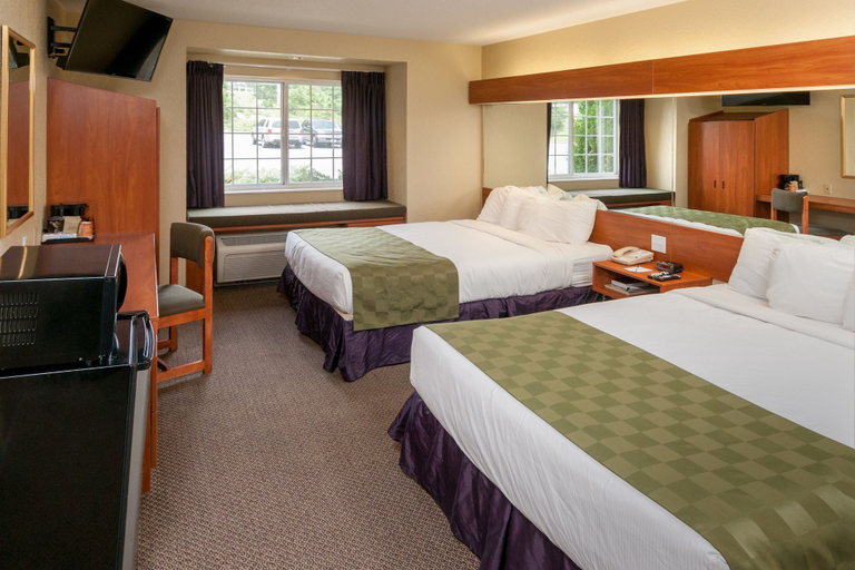 Bedroom 3, Microtel Inn & Suites by Wyndham Beckley East, Raleigh