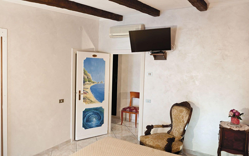 Others 4, Leonardo's B&B, Salerno