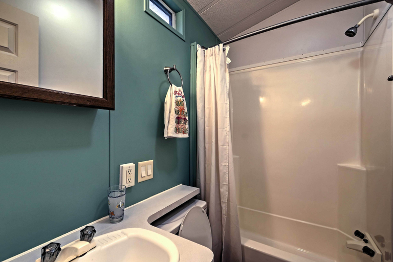 Bathroom 3, Cozy Middle Bass Cabin w/ Grill & Lagoon Access!, Ottawa
