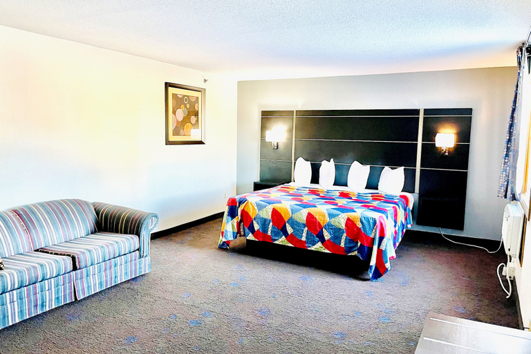 Bedroom 4, Coratel Inn & Suites By Jasper Northfield, Rice