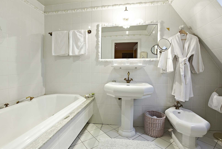 Bathroom 5, Hotel La Clairière, Haut-Rhin