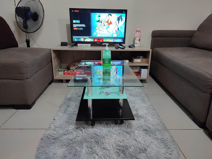 Others 3, Minimalist and Cozy 2-Bedroom Condo w/ Netflix, Imus