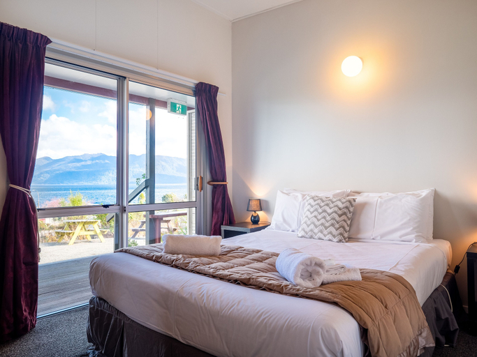 Bedroom 2, Hotel Lake Brunner, Grey