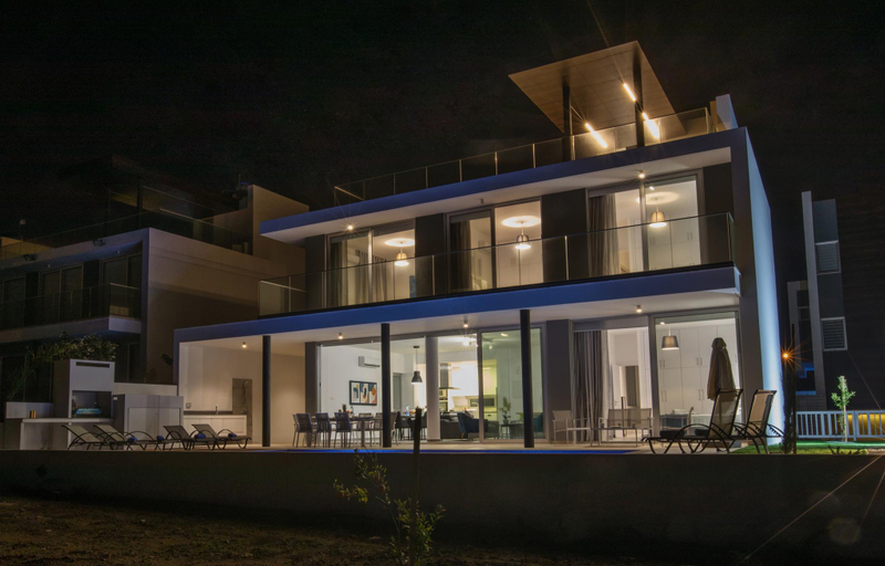 Exterior & Views
