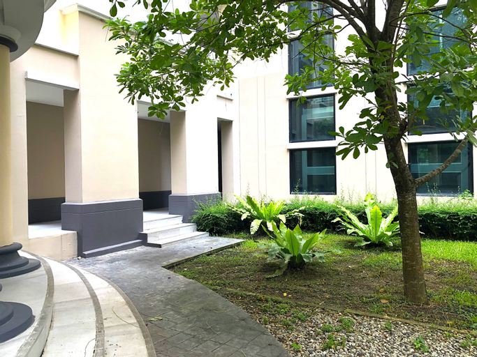 Exterior 6