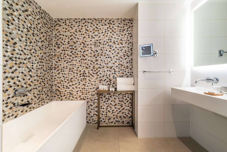 Bathroom 5, Radisson Hotel & Suites Amsterdam South, Amstelveen