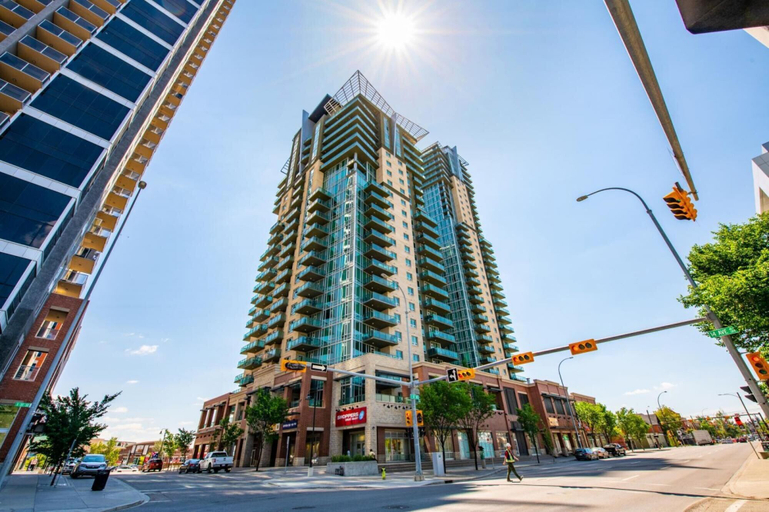Exterior & Views 2, Modern DT Condo Balcony Parking Gym Hot Tub, Division No. 6