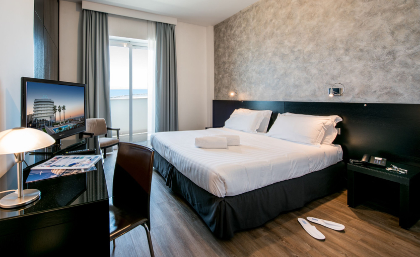 Bedroom 3, Sea Lion Hotel, Pescara