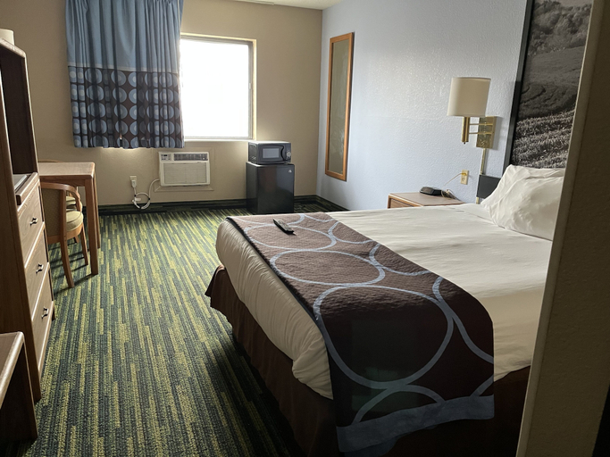 Bedroom 3, Boarders Inn & Suites by Cobblestone Hotels - Waterloo/Cedar Falls, Black Hawk