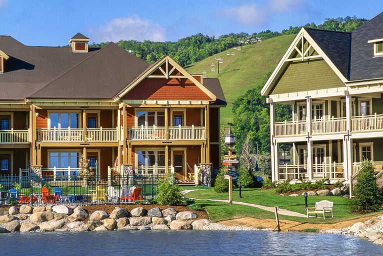 Exterior & Views