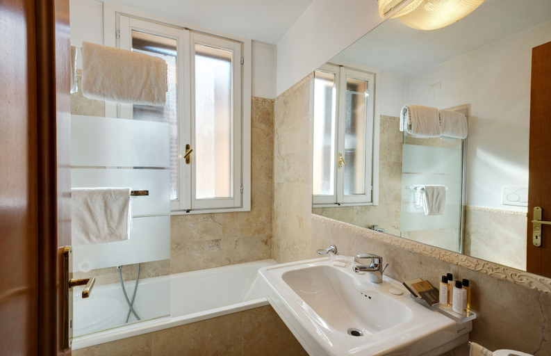 Bathroom 5, Penthouse Suite Rome, Rome