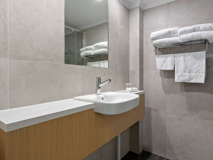 Bathroom 10