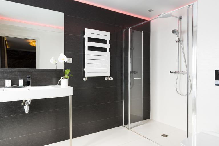 Bathroom 4, Le Bon Hôtel, Hauts-de-Seine