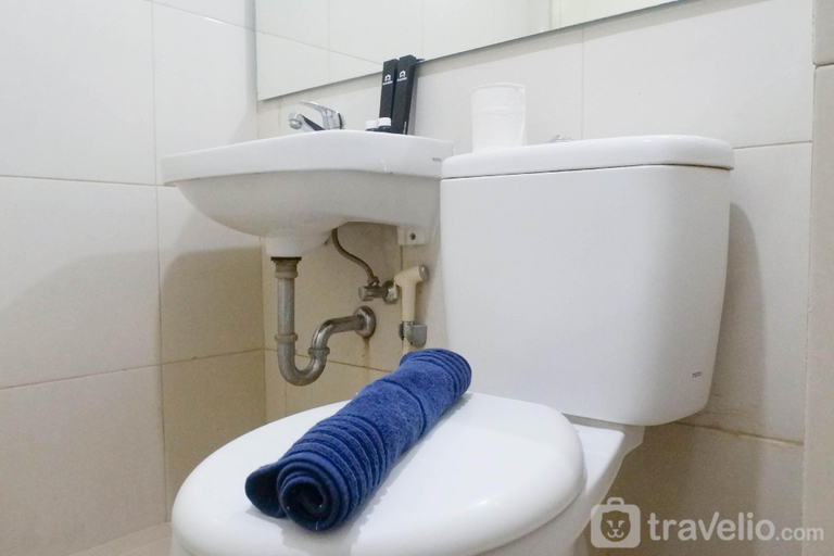 Bathroom 5, Calm Studio Tanglin Supermall Mansion By Travelio, Surabaya