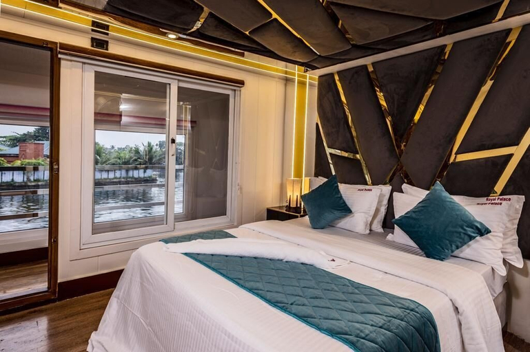 Bedroom 3, Premium Houseboat, Alappuzha