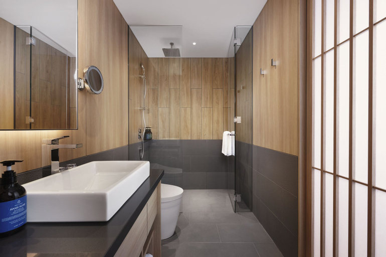 Bathroom 18