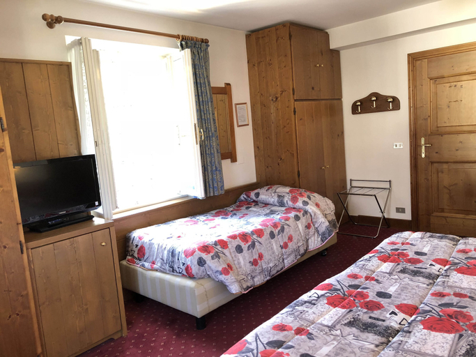 Bedroom 2, Hotel Majoni, Belluno
