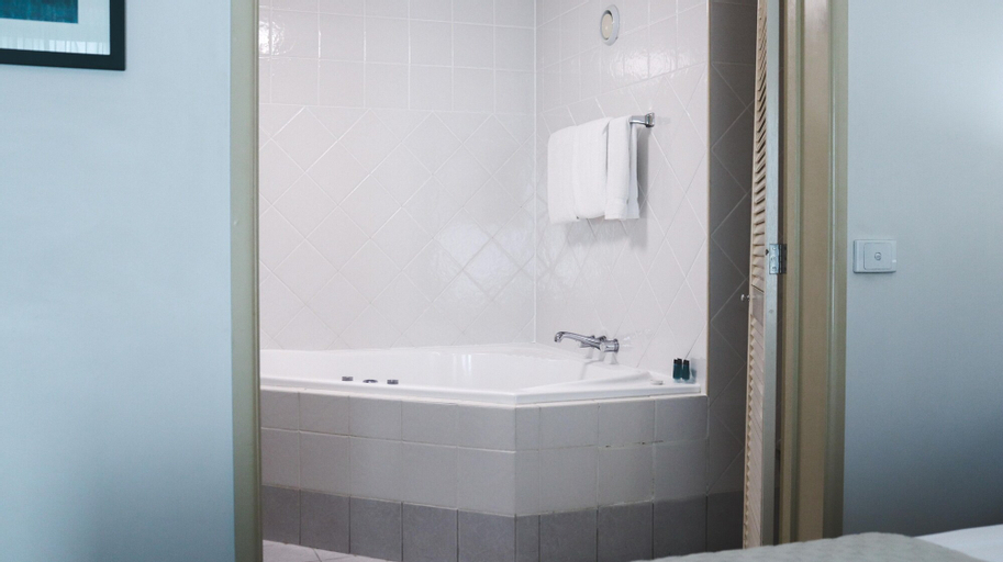 Bathroom 25