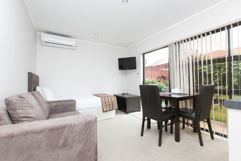 Others 5, Parkview Motor Inn, Pukekohe, Franklin