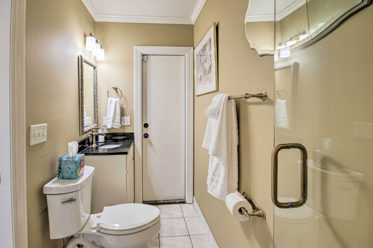 Bathroom 4, Luxe Lakefront Apartment w/ Shared Pool & Dock!, Lexington
