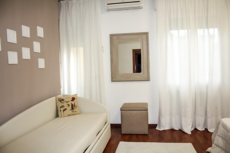 Bedroom 5, The Secret Garden - Italian Homing, Brescia