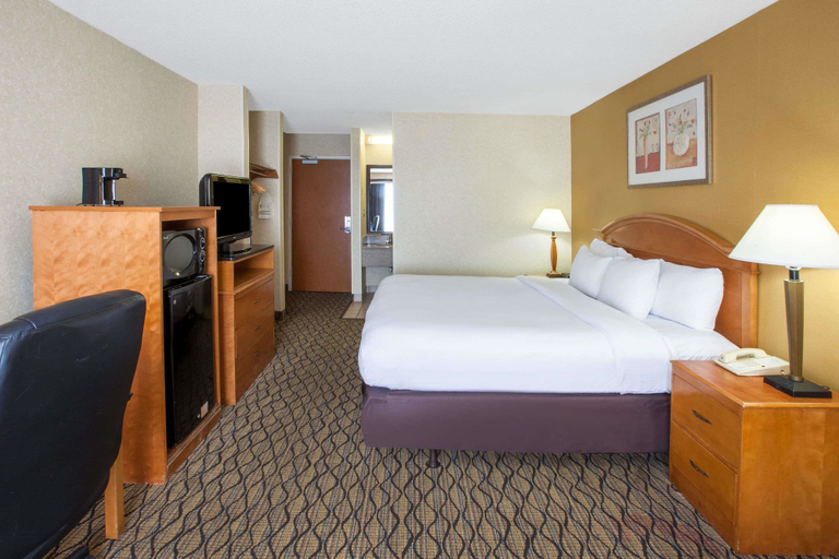 Bedroom 4, Americas Best Value Inn Canton, Wayne