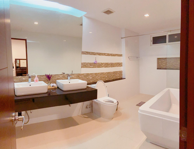 Bathroom, Hill home, Phuket Island