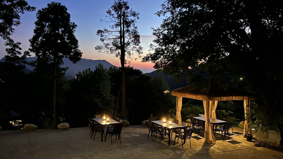 Food & Drinks 5, Wesley Rosegarden Lushan, Jiujiang