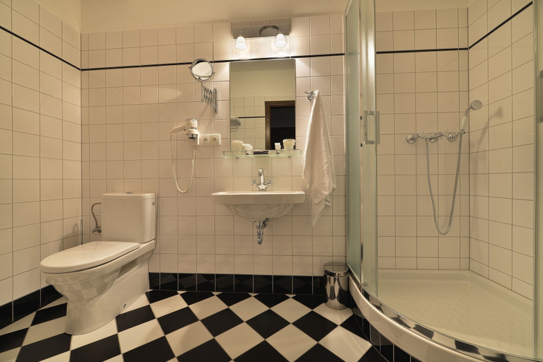 Bathroom 4, Hotel Podhrad, České Budějovice