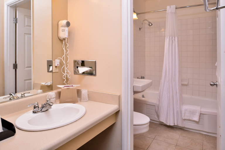 Bathroom 4, Campus Inn & Suites Eugene Downtown, Lane