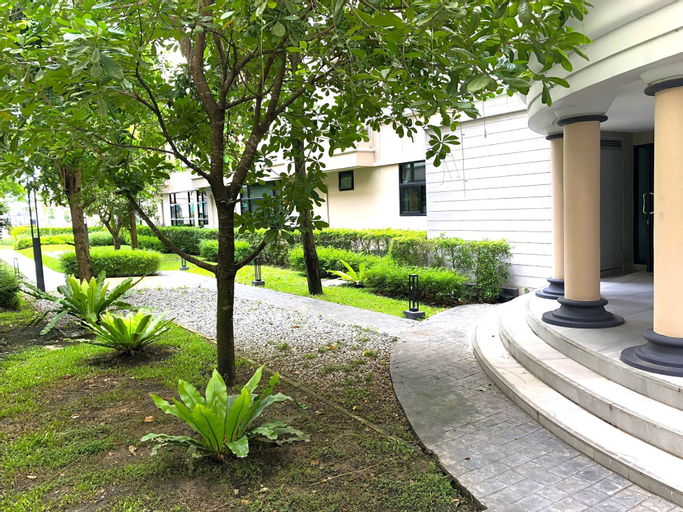 Exterior 4