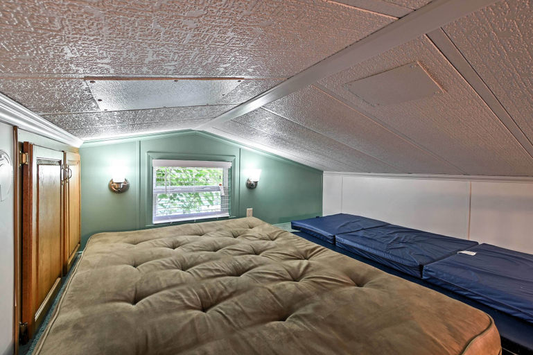 Bedroom 2, Cozy Middle Bass Cabin w/ Grill & Lagoon Access!, Ottawa