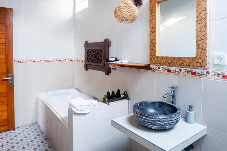 Bathroom 3, Putra Tama Private Pool Villa, Gianyar