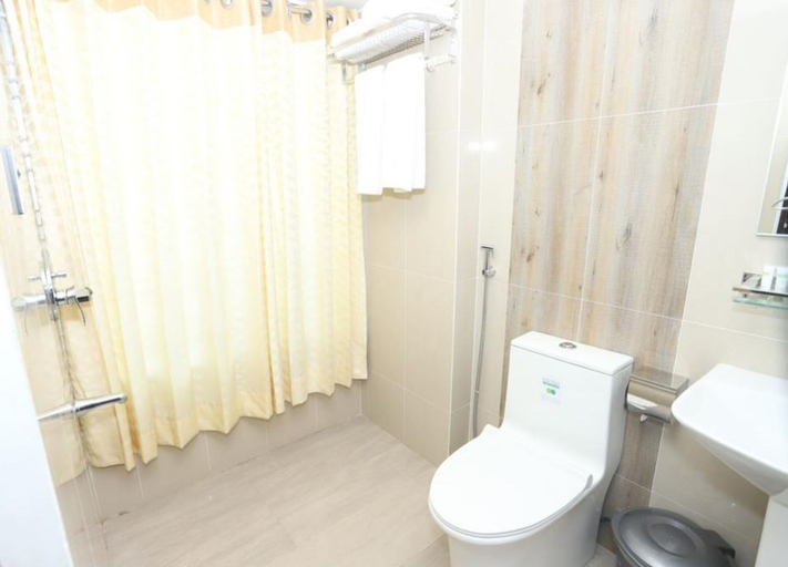 Bathroom 3, Hotel Blue Castle, Dhaka