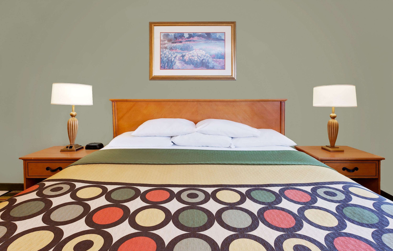 Bedroom 2, Super 8 by Wyndham Mt. Pleasant, Isabella