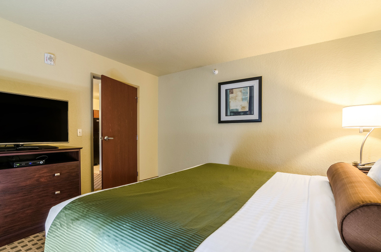Bedroom 3, Cobblestone Inn & Suites - Kersey, Weld