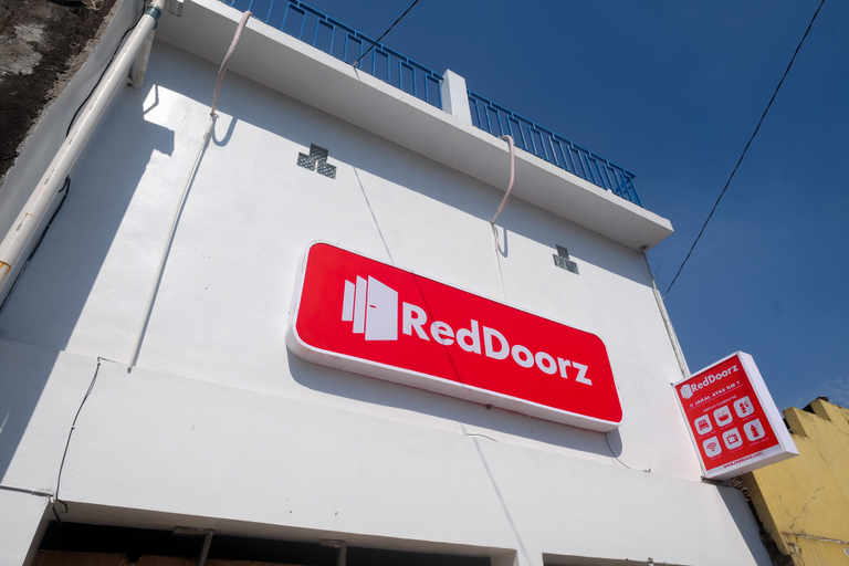 Exterior & Views, RedDoorz @ Jakal Atas KM 7, Sleman