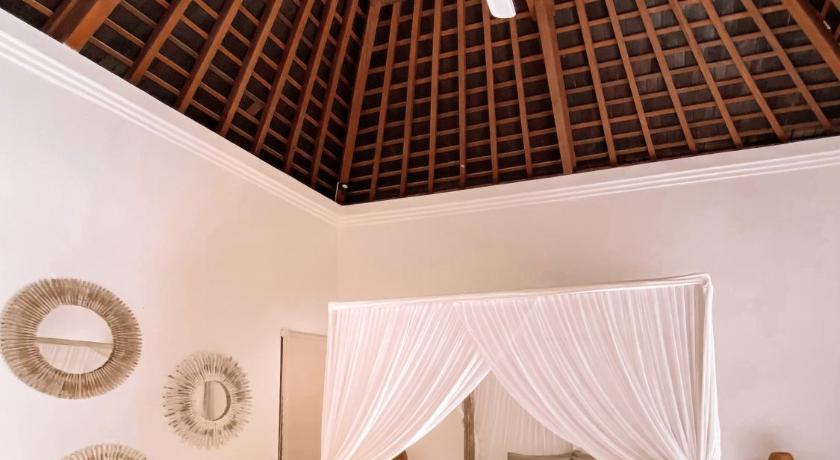 Bedroom 2, Villa Amani, tropical chic - 3 bedroom & huge pool, Lombok